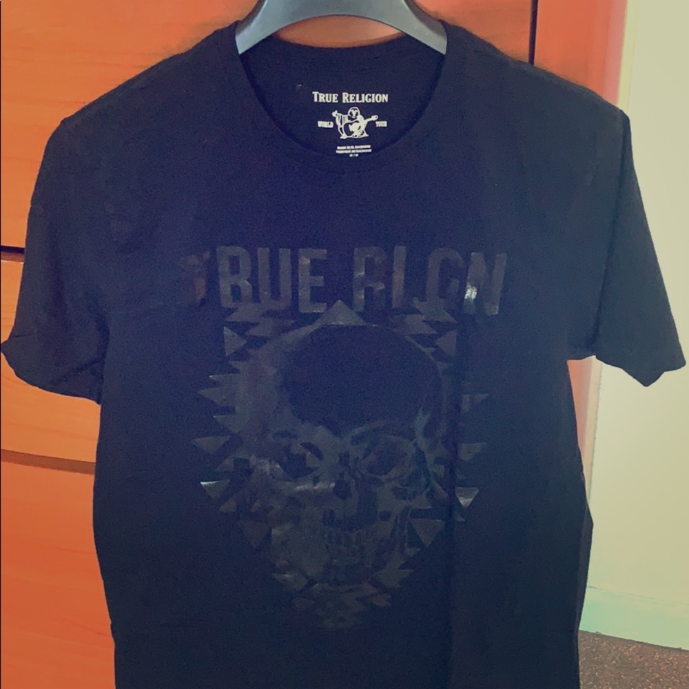 Black on black true religion t-shirt